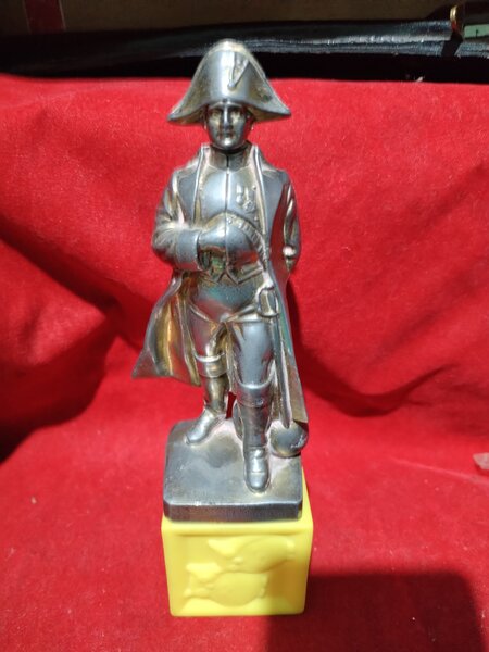 Statueta franceza Napoleon Bonaparte din cositor aurit